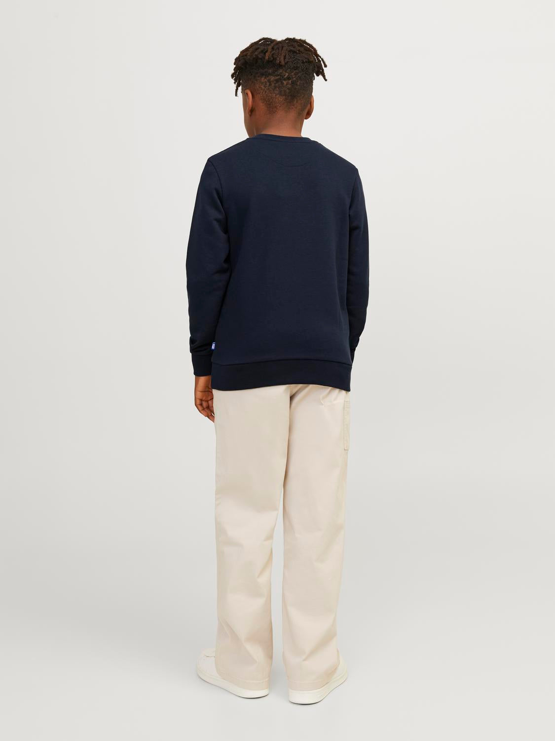 model_shot-back